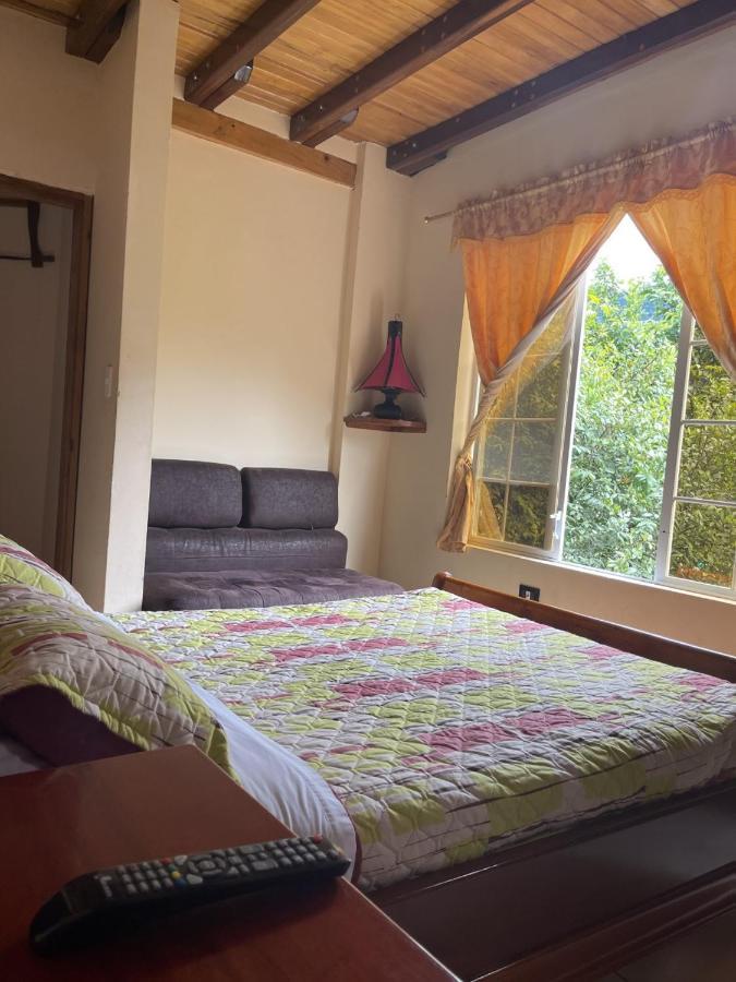 Casa Cultural Mindo Hotel Ngoại thất bức ảnh