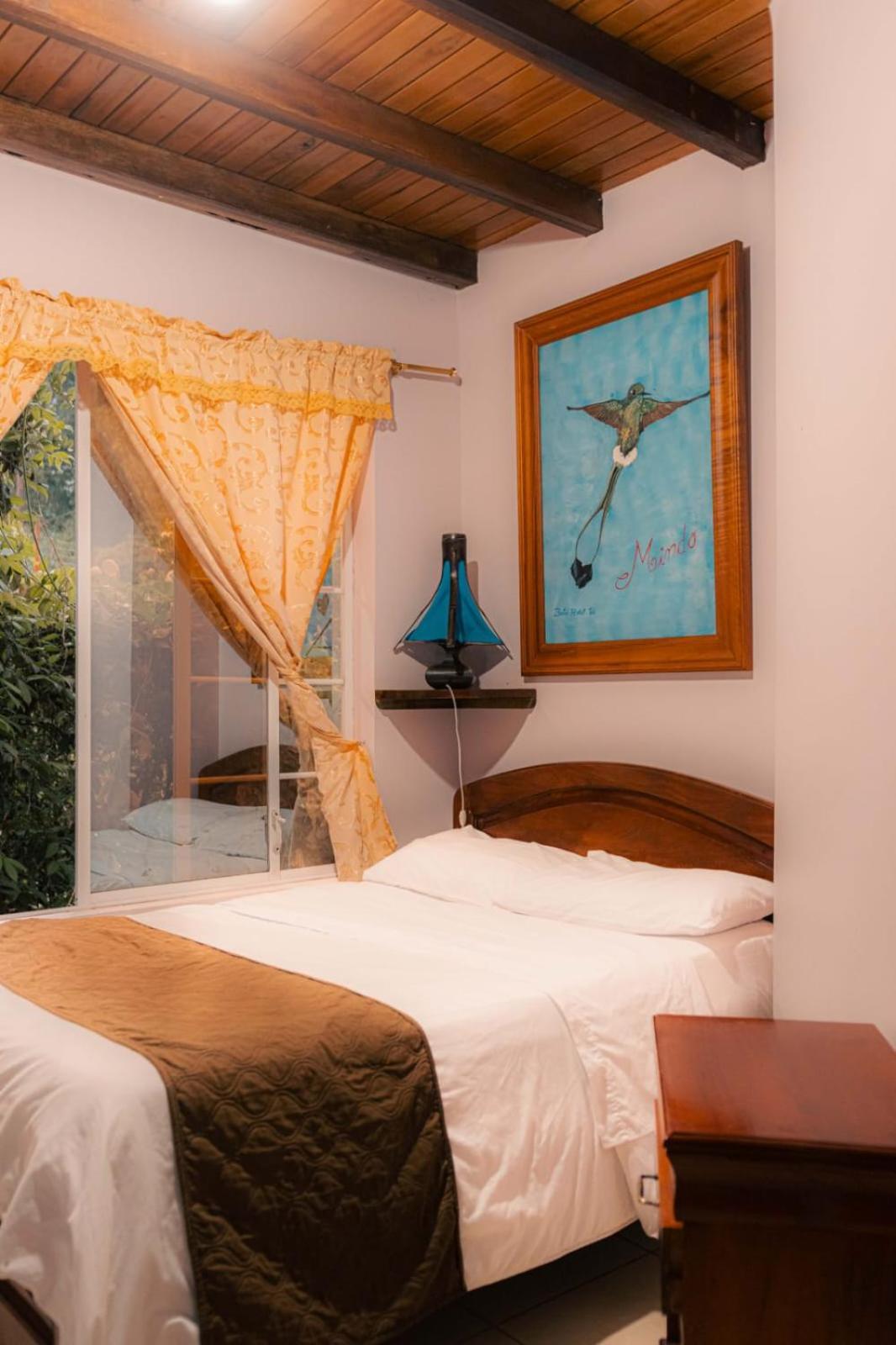 Casa Cultural Mindo Hotel Ngoại thất bức ảnh